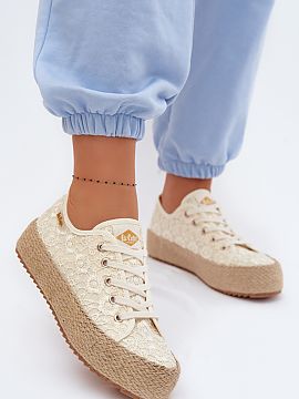 Sneakers Step in style  