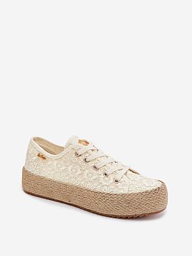 Sneakers Step in style