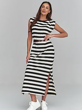 Daydress Makadamia  An elegant and comfortable midi dress in stripes is the perfect choice for women who appreciate the combination of classic and modern style.