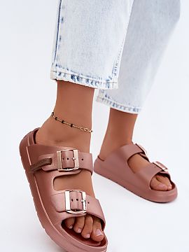 Platform sandals Step in style  Women\'s flip-flops from the D.Franklin brand are the perfect summer proposal for women who appreciate comfort and modern style. Made of lig