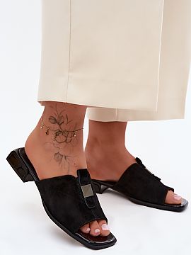 Flip-flops Step in style  Women\'s sandals made of natural suede leather are an elegant and comfortable option for warm days. The classic design makes the model perfe