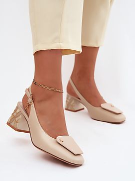Block heel pumps Step in style  Women\'s pumps made of natural leather are an elegant proposition for special occasions. The classic design with an open heel gives the whol