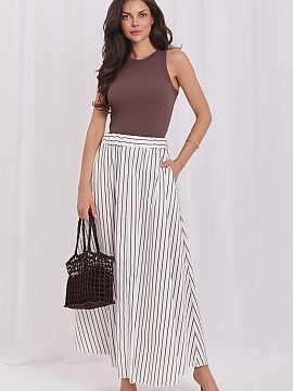 Skirt Italy Moda  An elegant high-waisted midi skirt is a perfect choice for both everyday wear and work. The model made of soft cotton with added elastane en
