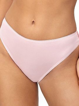 Panties Donna  Classic briefs with a timeless cut that combine comfort with an elegant look. The front is smooth, so the panties do not stand out under clo