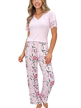 Pyjama Donna  Women\'s pajamas Gabriela with long pants is a combination of comfort and delicate, feminine elegance. The blouse in a subtle, light pink sh