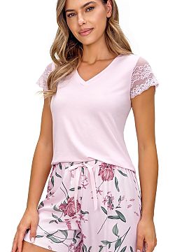 Pyjama Donna  Gabriela women\'s pajamas are an elegant and comfortable set that combines subtle style with everyday comfort. The smooth light pink shirt i