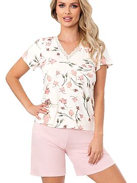 Pyjama Donna  The women\'s Amaris 1/2 viscose pajamas with flowers are a proposal that combines elegance with everyday comfort. Made of high-quality visco