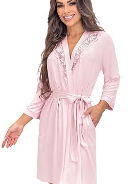 Short bathrobe Donna  Women\'s dressing gown Sonia in a shade of powdery pink is a proposal created for women who want to combine everyday comfort with timeless e