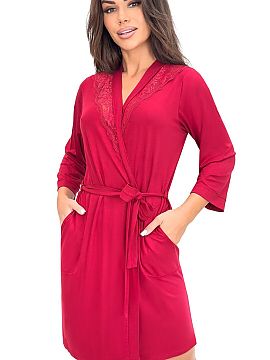 Short bathrobe Donna  The burgundy Sonia women\'s bathrobe is a proposal created for women who want to combine daily comfort with timeless elegance. Interesting c