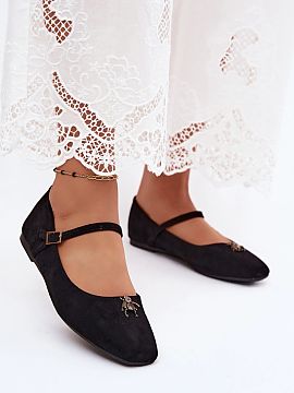 Ballet flats Step in style  Women\'s suede imitation ballet flats are a stylish proposition for women who appreciate comfort and trendy details. The classic cut makes t