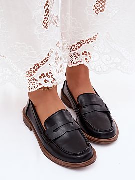 Mocassin Step in style  Women\'s leather-look moccasins are a classic and elegant proposal that never goes out of style. The timeless cut makes the model perfect fo