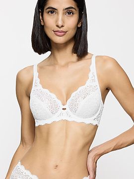 Soft Triumph  The soft Amourette 10209574-0003 bra delights with a combination of comfort, feminine elegance, and meticulous details. This underwired mode