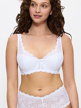 Soft Triumph  The soft Amourette 10209584-0003 bra is an elegant proposition for women who value comfort, excellent support, and timeless style. The model