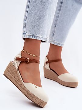 Buskin Step in style  Women\'s espadrille sandals with a wedge heel from the Wrangler brand are a stylish proposal for warm days, which perfectly combines a femin