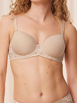 Padded bra Triumph  The Amourette WP 10214770-0026 spacer bra with underwires is a combination of lightness, modern technology, and elegant finish. The model wa