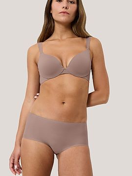 Padded bra Triumph  The padded bra Body Make-Up Illusion 10217848-00ZE is a model that provides excellent support and natural shaping of the bust. Its well-thou