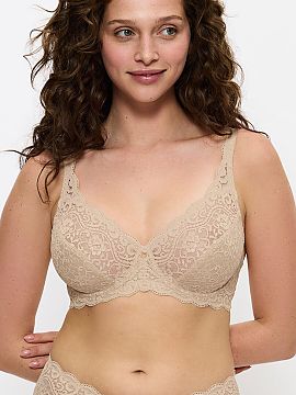 Soft Triumph  The soft Amourette 10209574-0026 bra dazzles with a combination of comfort, feminine elegance, and exquisite details. This underwired model 