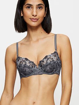 Soft Triumph  The soft Sensual Spotlight bra W 10219847-00DK is a model that combines natural support with high wearing comfort, subtly shaping the bust. 