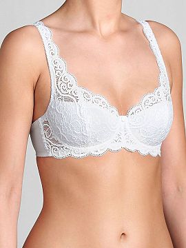 Padded bra Triumph  Lace bra with lining from the Amourette 300 WHP 10166798 series by Triumph exudes elegance. Softly padded cups made of elastic lace, light y
