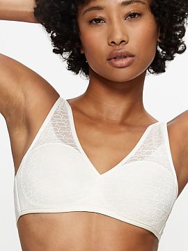 Padded bra Triumph  Cream padded bra Signature Sheer P EX 10215909 is an elegant, wire-free model that combines the lightness of construction with subtle emphas
