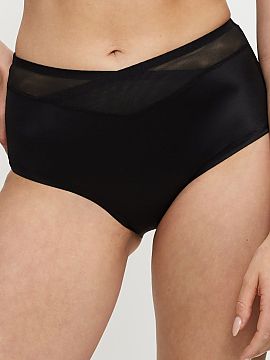 Panties Triumph  Maxi True Shape Sensation briefs 10162228 in black are shaping underwear that subtly corrects the silhouette and remains invisible under clo