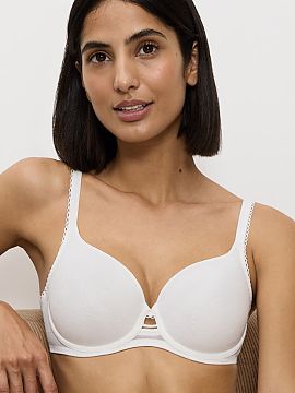 Padded bra Triumph  The Wild Rose Sensation shaping bra 10205990-00GZ is a combination of modern technology, comfort, and feminine elegance. Thanks to the light
