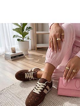 Sport Shoes Solea  Stylish lace-up sports shoes adorned with zircons are the perfect combination of comfort and a fashionable look. Thanks to subtle, shiny det