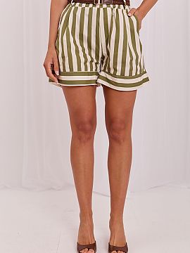 Shorts Italy Moda  Stylish women\'s fabric shorts are the perfect choice for everyday wear, especially on warmer days. They stand out with a trendy striped pat
