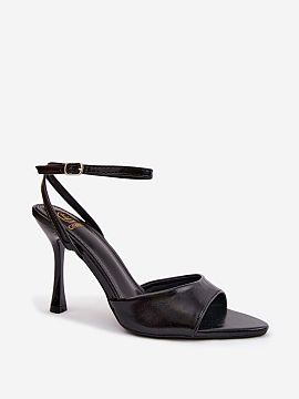 Heel sandals Step in style