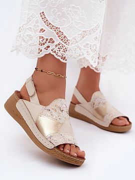 Buskin Step in style  Women\'s sandals made of natural leather are an elegant and comfortable option for summer days. Set on a platform with a braided imitation, 