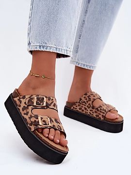 Platform sandals Step in style  Women\'s sandals from the Wrangler brand are a fashionable and comfortable option for warm days, created with women in mind who appreciate c