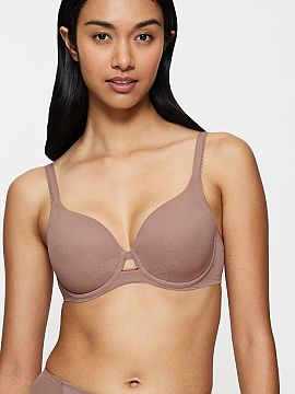 Padded bra Triumph  The Wild Rose Sensation shaping bra 10205990-00ZE is a combination of modern technology, comfort, and feminine elegance. Thanks to the light
