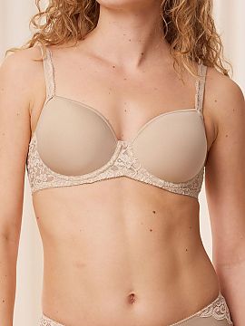 Padded bra Triumph  The Amourette WP 10214770-0026 spacer bra with underwires is a combination of lightness, modern technology, and elegant finish. The model wa