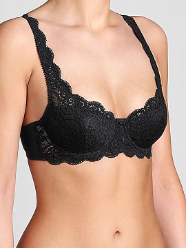 Padded bra Triumph  Lace bra with lining from the Amourette 300 WHP 10166798 series by Triumph exudes elegance. Softly padded cups made of elastic lace, lightwe