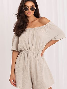 Suit Italy Moda  Light and comfortable jumpsuit made of breathable muslin cotton is a perfect choice for warm days. The natural material ensures wearing comf