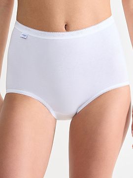 Panties Sloggi  Figi Basic+ Maxi 10005037 is a classic model created with everyday comfort and convenience in mind. The traditional cut ensures excellent fi