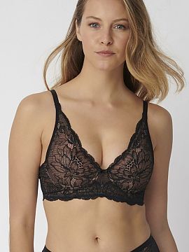 Soft Triumph  The Amourette Charm N03 10210687 bra is a modern model without underwires that combines the elegance of the iconic Amourette collection with