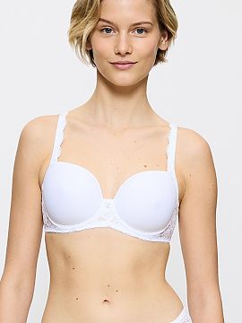 Padded bra Triumph  The Amourette WP 10214770-0003 spacer bra with underwires is a combination of lightness, modern technology, and elegant finishing. The model