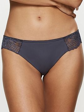 Brazilian style panties Triumph  Brazilian type panties Wild Peony Florale Brazilian 10209603 from Triumph is a combination of a sensual look, comfort, and perfect fit. The 
