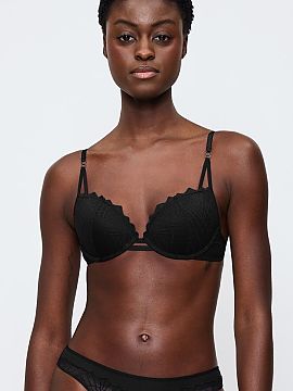 Push up Triumph  The Triumph That Night In Vegas 10224875 bra is a proposal for women who want to emphasize their femininity and sensual style. The push-up s