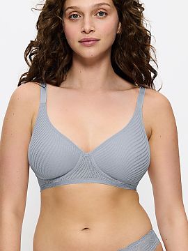 Padded bra Triumph  The Triumph Harmony Spotlight P EX 10217428-00MQ underwired bra is an elegant model that combines a stylish look with high wearing comfort. 