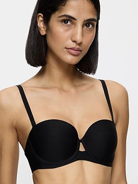 Padded bra Triumph  The black padded Pure Micro WDP 10217872 bra is a versatile model that provides excellent support and natural breast shaping. The round, pad
