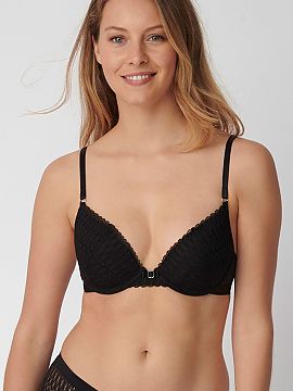 Push up Triumph  The push-up bra from the Aura Spotlight series 10207982 is an elegant model combining a refined look with the comfort of everyday wear. Cove