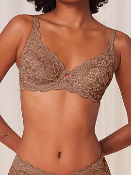 Soft Triumph  The soft Triumph Amourette 300 bra 10166797 is a timeless model that enchants with delicate lace, exceptional comfort, and perfect fit. Made
