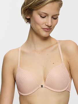 Push up Triumph  The push-up bra Harmony Spotlight WHUF 10217429 in pink color delights with a modern design and sensual finish. Made of eye-catching, transp