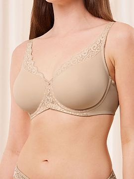 Soft Triumph  Minimizer bra Amourette W01 10210670-0026 is a unique model with underwires, created for women with fuller busts who are looking for the per