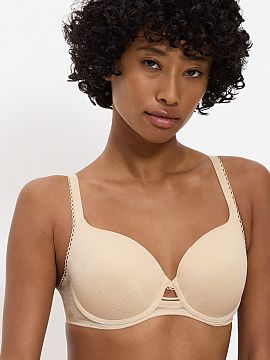 Padded bra Triumph  The Wild Rose Sensation shaping bra 10205990-00NZ is a combination of modern technology, comfort, and feminine elegance. Thanks to the light