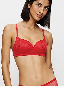 Padded bra Triumph  The Delightful Spotlight P 10219875-00IX underwired bra has been designed to beautifully emphasize the bust and showcase the neckline. Smoot