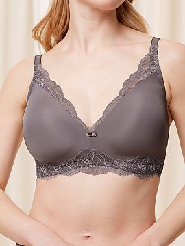 Padded bra Triumph  The padded pigeon gray Amourette Charm T P 10214457 bra is made of high-quality materials that combine an elegant look with exceptional comf