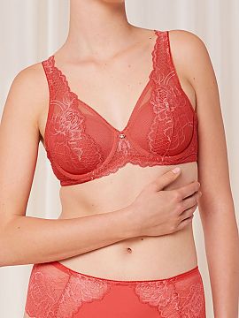 Padded bra Triumph  The Wild Peony Florale 10209627-7802 stiffened bra is an elegant model that combines modern technologies with a feminine, floral design. Per